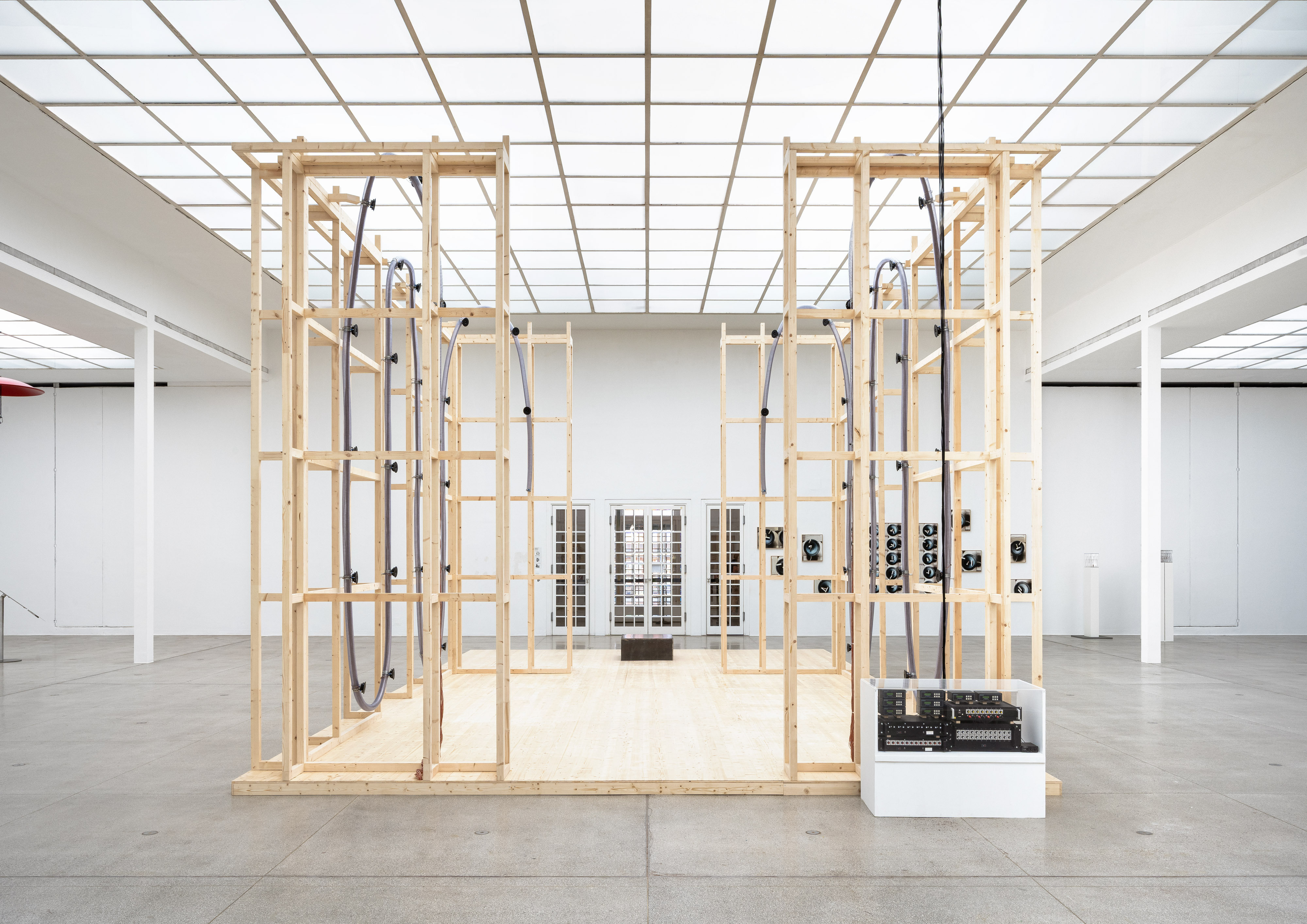 Bernhard Leitner’s ‘SOUNDSPACESCULPTURE’ Set for the Secession