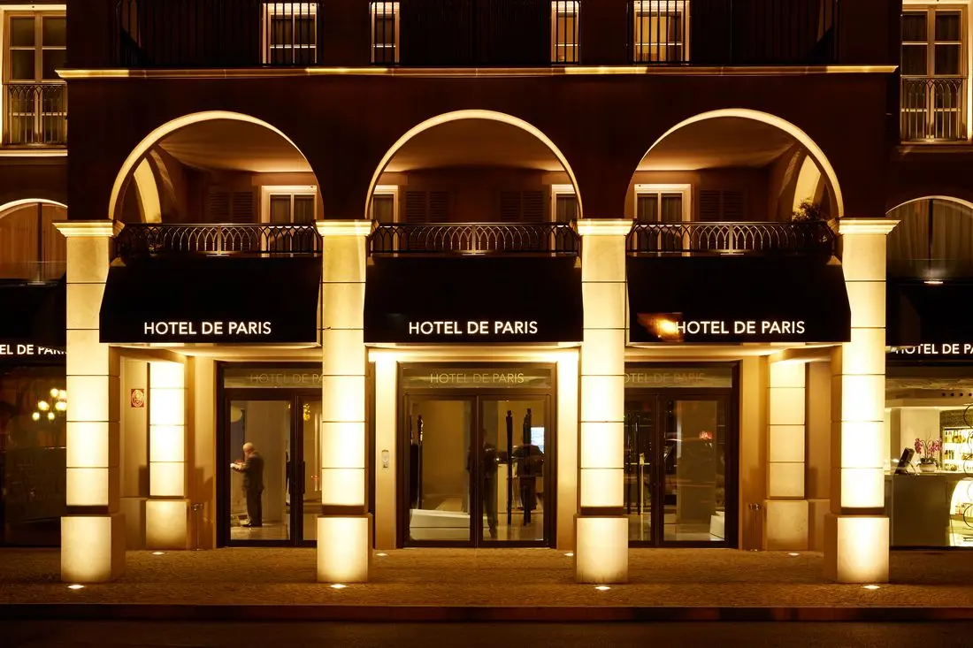 Jakobson Gallery places Larisa Safaryan works throughout Hôtel de Paris Saint-Tropez