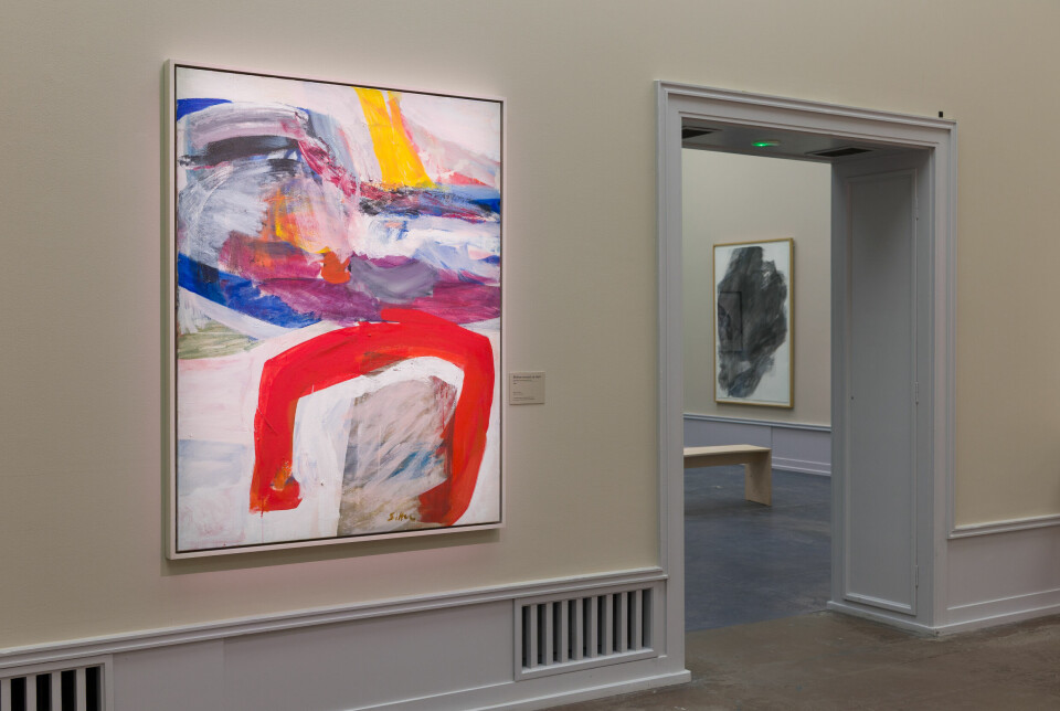 Review praises Trondheim exhibition honoring Inger Sitter as a modernist pioneer