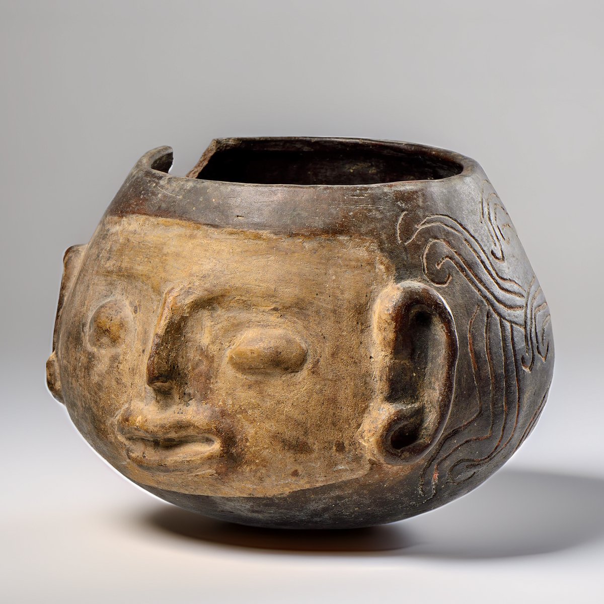 Museo Amparo Highlights a 3,000-Year-Old Tlatilco Ceramic Face