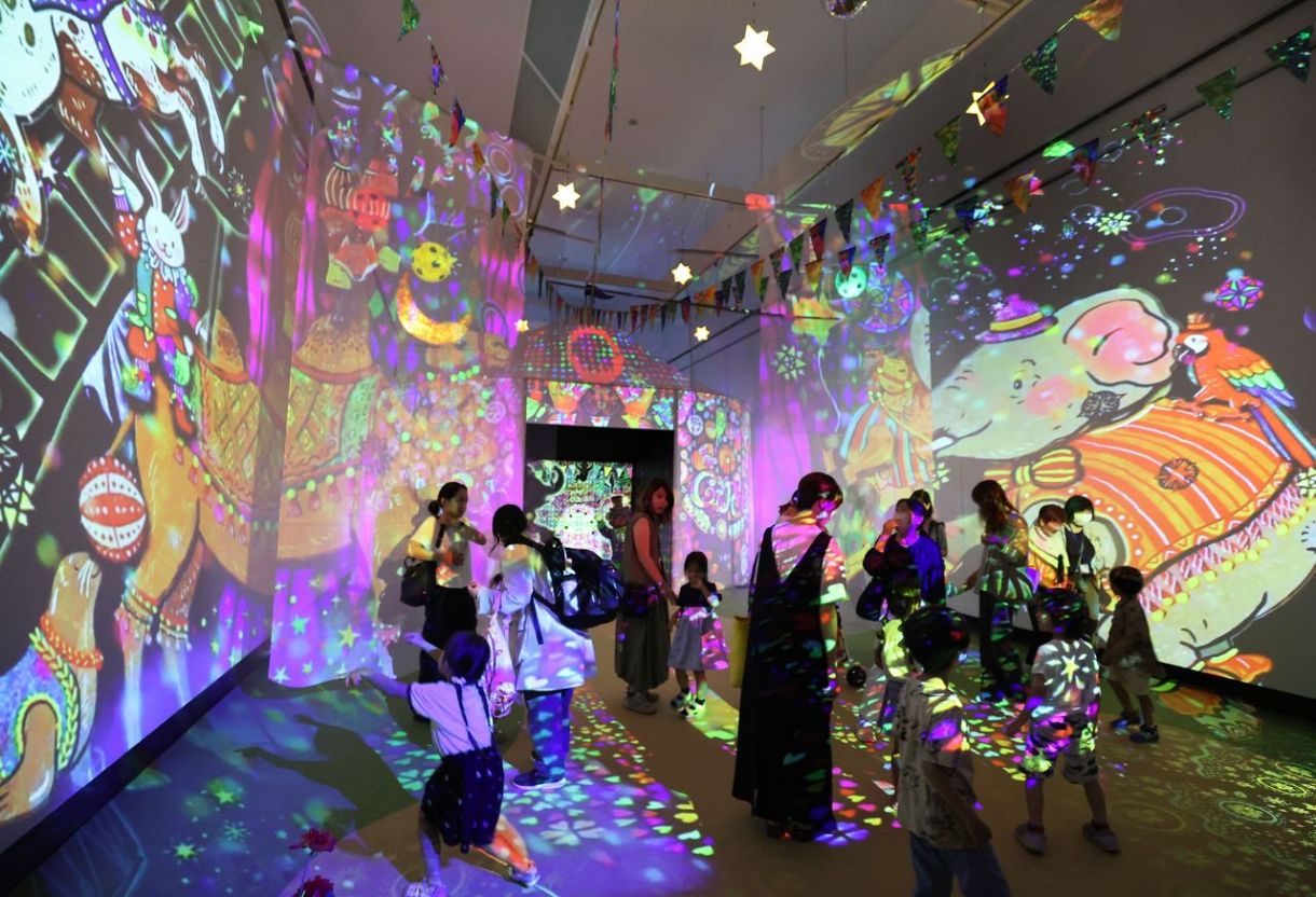 Circus-Themed Exhibition Opens at Okayama Prefectural Museum of Art