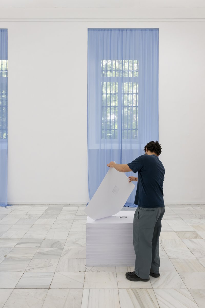 Museo Reina Sofía Presents ‘Dulce venganza,’ an Exhibition on Felix Gonzalez-Torres