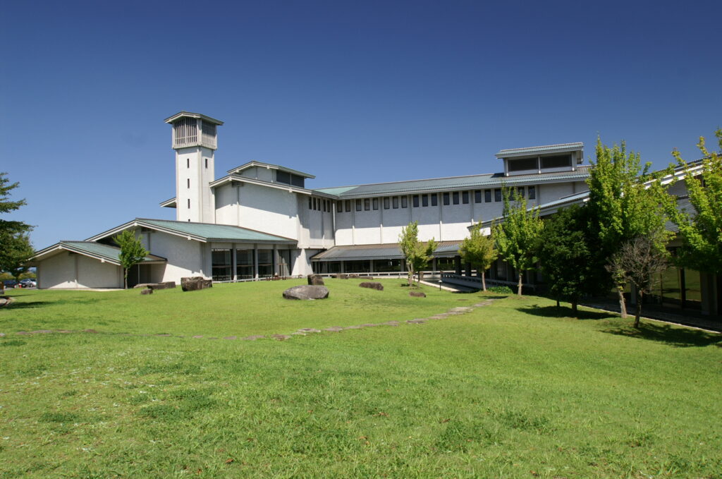 Aichi Prefectural Ceramic Museum renews English audio guide for permanent collection