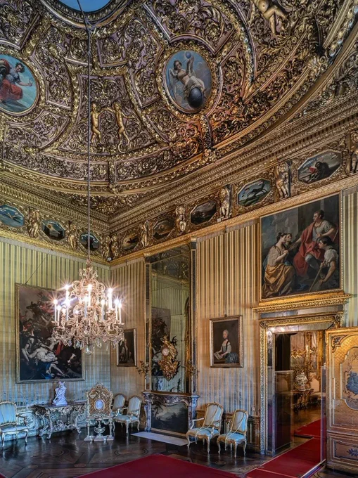 Galleria Sabauda spotlights a 1775 wall clock by Francesco Ladatte in Palazzo Reale